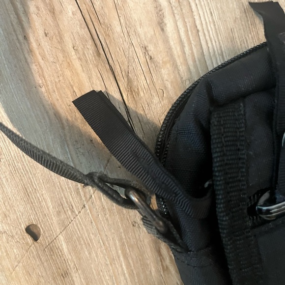 Columbia Black Women’s Crossbody Travel Bag - Picture 7 of 14